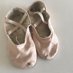 Capezio ballet slippers size 10M